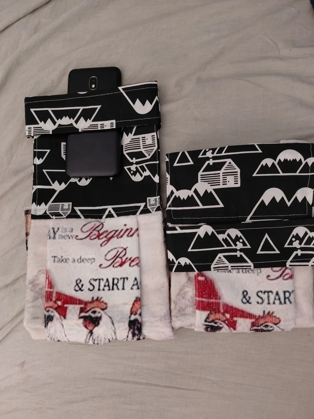 ​Handmade Farmhouse Rooster & Cabin Hanging Kitchen Towel Set (2-Piece)